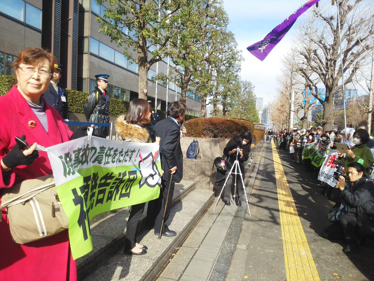 「これでも起訴はできないのか!」告訴団が集会と東京地検前行動_e0068696_20171662.jpg