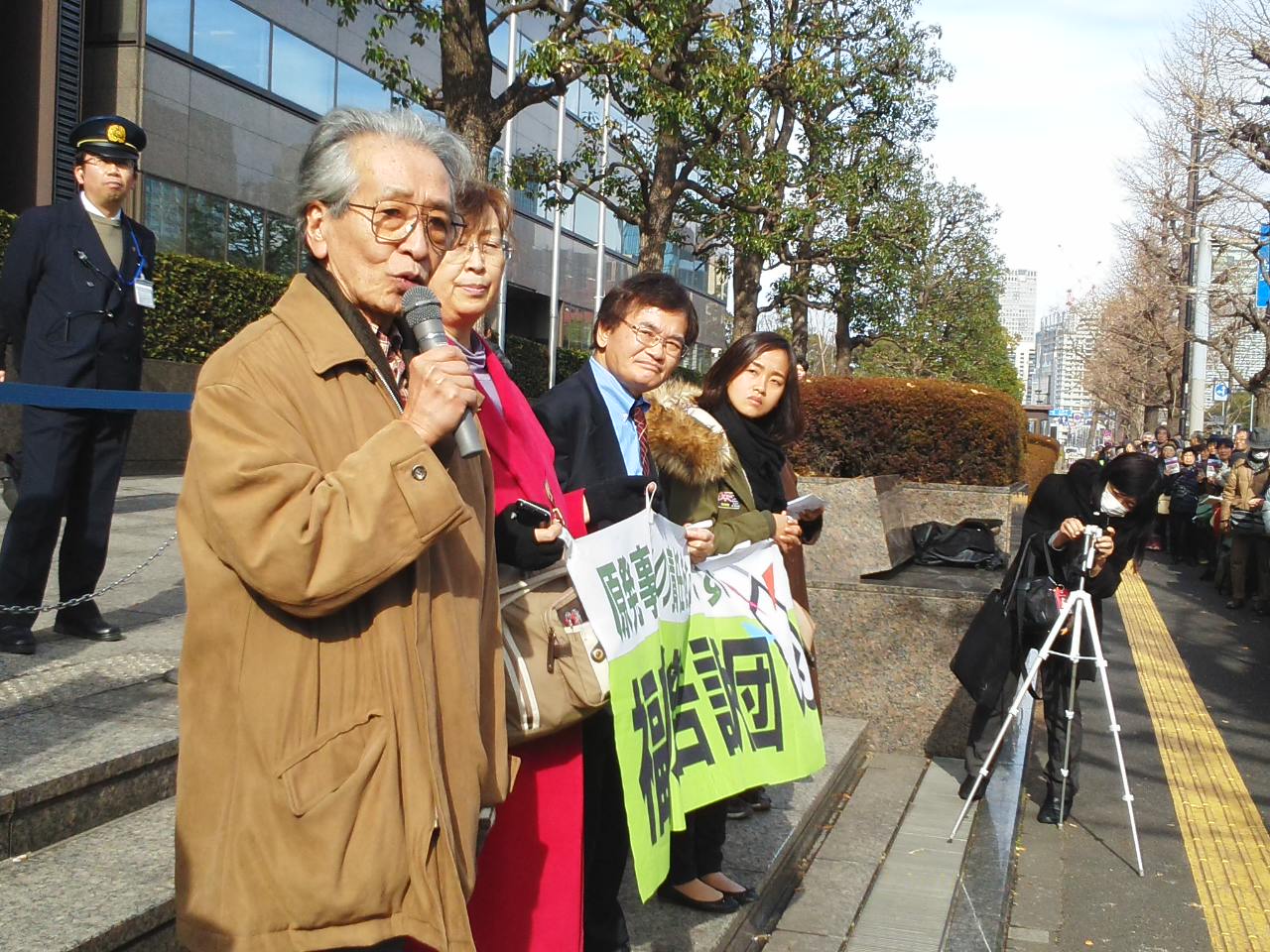 「これでも起訴はできないのか!」告訴団が集会と東京地検前行動_e0068696_20175740.jpg
