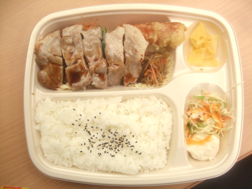 【1/15(木)～】ほっかほっか亭　トンテキデラックス弁当　490円　30円引きモバイルクーポン適用【食べた】_d0188613_1012512.jpg