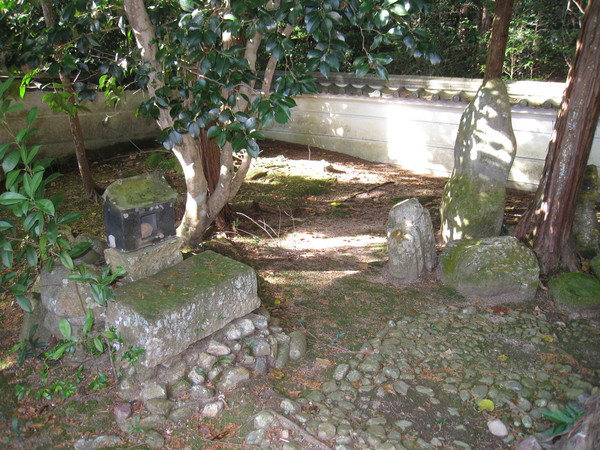 八雲神社(やくもじんじゃ、兵庫県三木市久留美)_d0287413_1946417.jpg