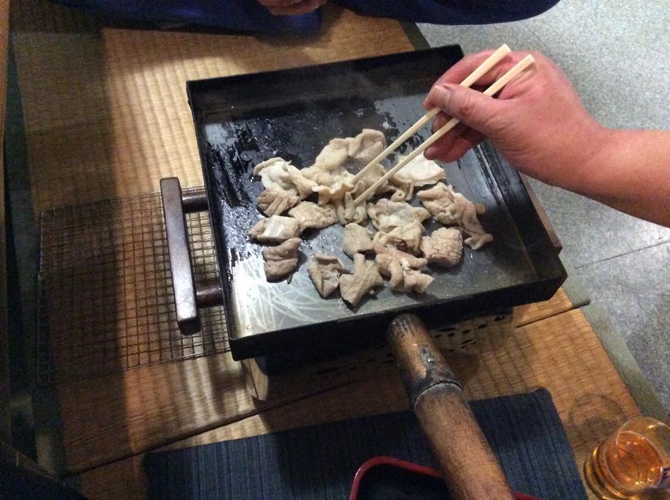 卓上バーべキューコンロ「囲炉裏」×「トロモツ」_b0237229_10184887.jpg