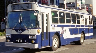 大分バスの西工 2題_e0030537_1791493.jpg