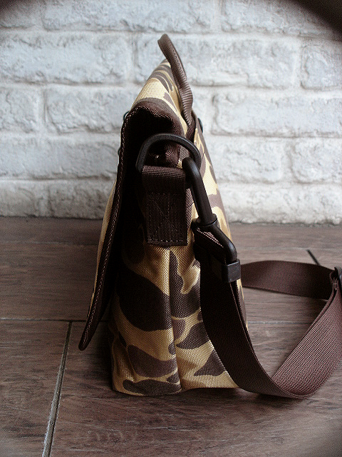 NEW : BALISTICS [CAMERA BAG] MEDIUM \"4colors\" !!_a0132147_2345481.jpg