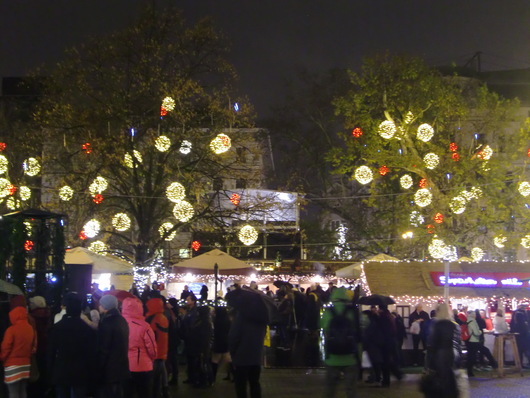 中欧の旅　ハンガリー：ブタペストクリスマスマーケット_e0145589_23565847.jpg