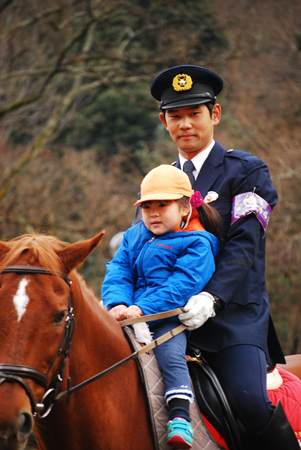 平安騎馬隊へ 赤組 黄緑組 １月１９日 月 陽だまりの小窓 菊の花幼稚園保育のようす
