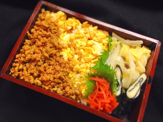 1/19　二色そぼろ丼弁当_f0237208_08443877.jpg