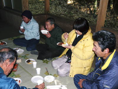 「御願立て」と「どんどや」　熊本県菊池市伊牟田の年行事2015_a0254656_18152131.jpg