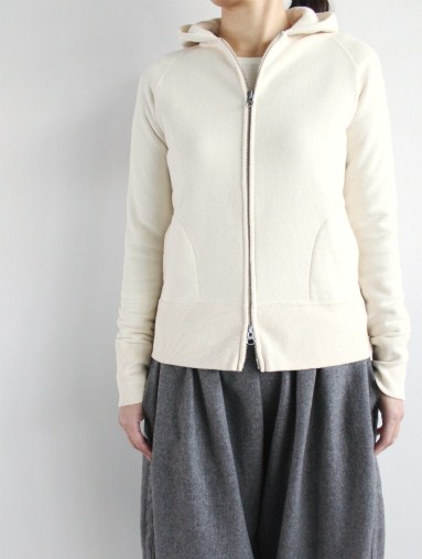 n100 エヌワンハンドレッド コットンカシミヤのスウェットパーカー