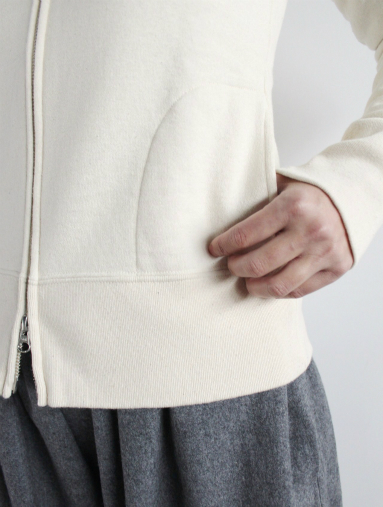 n100 エヌワンハンドレッド コットンカシミヤのスウェットパーカー