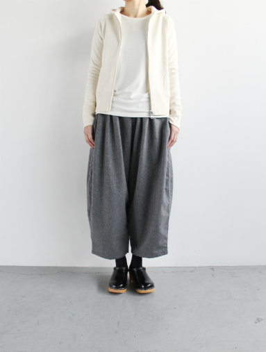 n100 エヌワンハンドレッド コットンカシミヤのスウェットパーカー