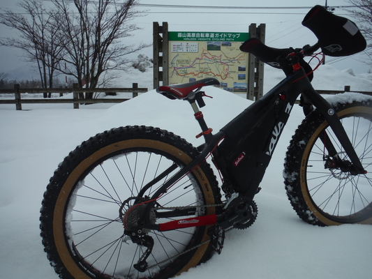 1人ファットバイクで雪遊び..._c0132901_18335532.jpg