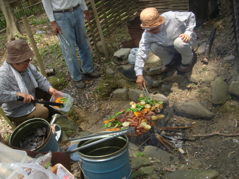 井関川竹林で竹伐り&BBQ・・・うみべの森を育てる会 _c0108460_21020282.jpg