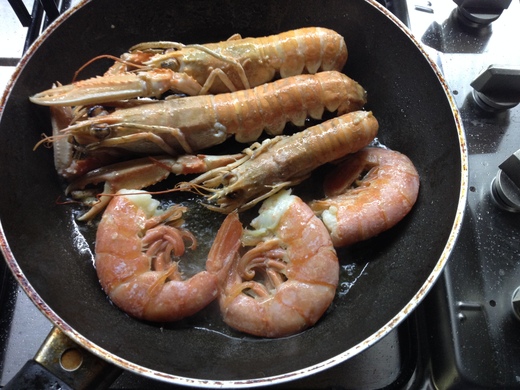 マルコスが市場に来たからフィデウアを食べよう!_a0136671_1543818.jpg