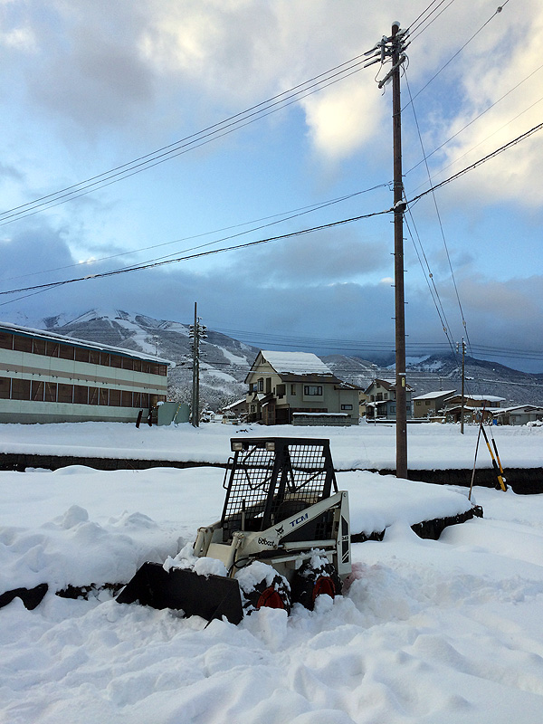  セドリック130 ワゴン6 - 青空駐車は辛い - Heavy snow is a serious thing._e0186780_1782529.jpg