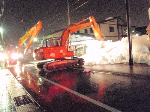 雪の重みで・・・・!_c0336902_20581454.jpg