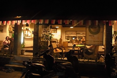Warung Sopa@ Jl.Sugriwa と Cafe Vespa@ Penestanan でブンクス (\'14年秋)_f0319208_2441466.jpg