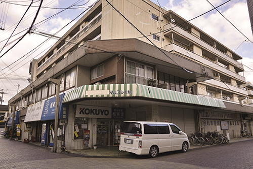 福岡県北九州市戸畑「マルコシ市場」_a0096313_1624477.jpg