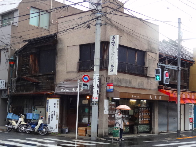 根津善光寺坂で手焼き煎餅を買って、みちのくの仏たちに逢ってきた_e0016828_9555121.jpg