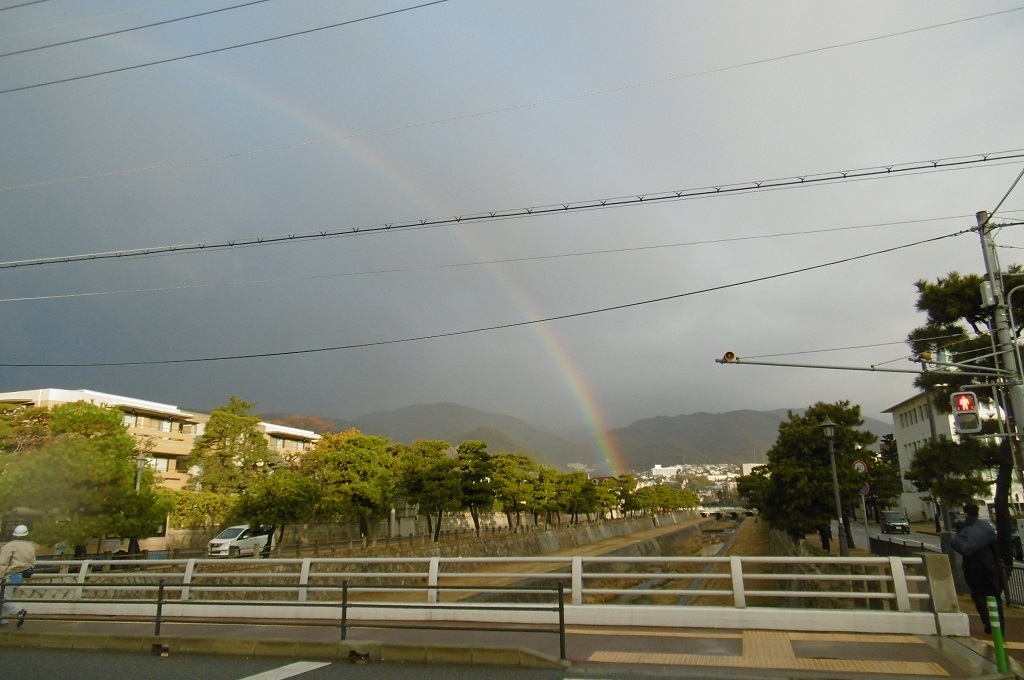 虹を見ました。_f0205367_14564382.jpg