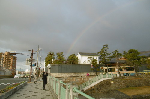 虹を見ました。_f0205367_15025692.jpg