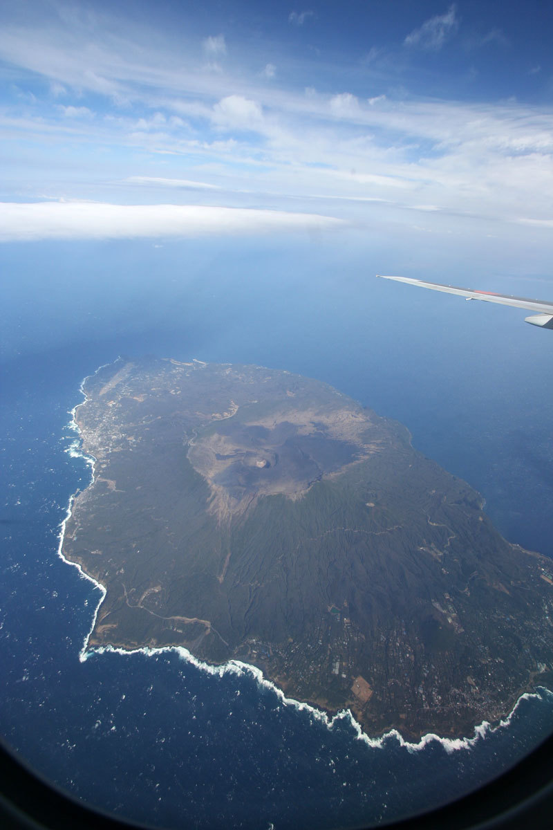 伊丹〜羽田、フライトの楽しみ方【その4】伊豆大島、利島 : Air Born