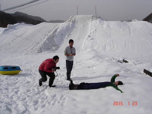 奥入瀬渓流　今朝は５ｃｍくらいの積雪がありました_d0165378_9425365.jpg