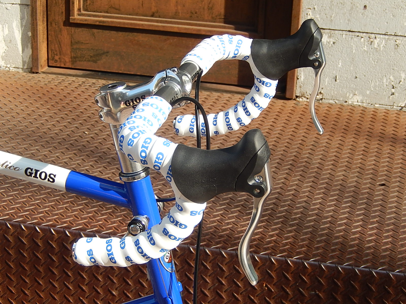 1月25日 渋谷 原宿 の自転車屋 FLAME bike前です_e0188759_1338795.jpg