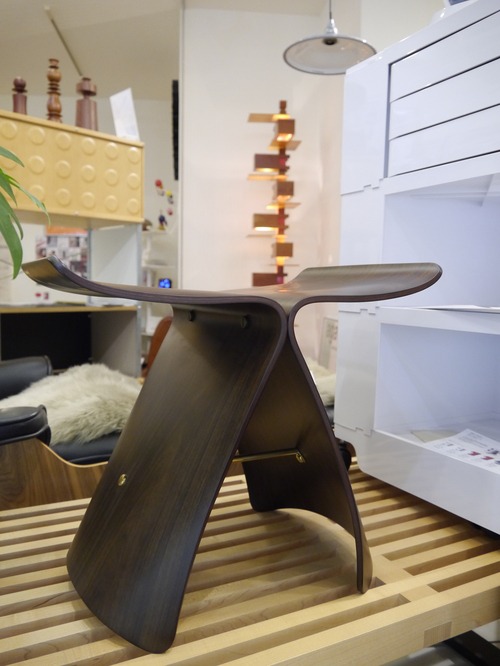 日本の美意識と西洋の素材が見事に融合した傑作...Butterfly Stool。_b0125570_10233348.jpg