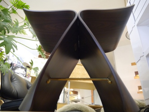 日本の美意識と西洋の素材が見事に融合した傑作...Butterfly Stool。_b0125570_1031840.jpg