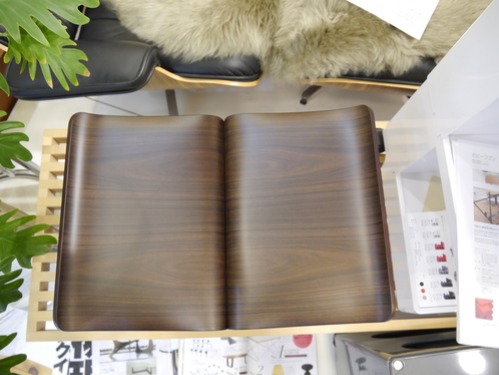 日本の美意識と西洋の素材が見事に融合した傑作...Butterfly Stool。_b0125570_10402524.jpg