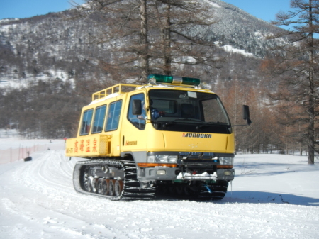 雪上車の送迎_e0120896_07190190.jpg