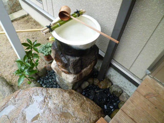 第二の手水鉢 : 朝日茶道教室