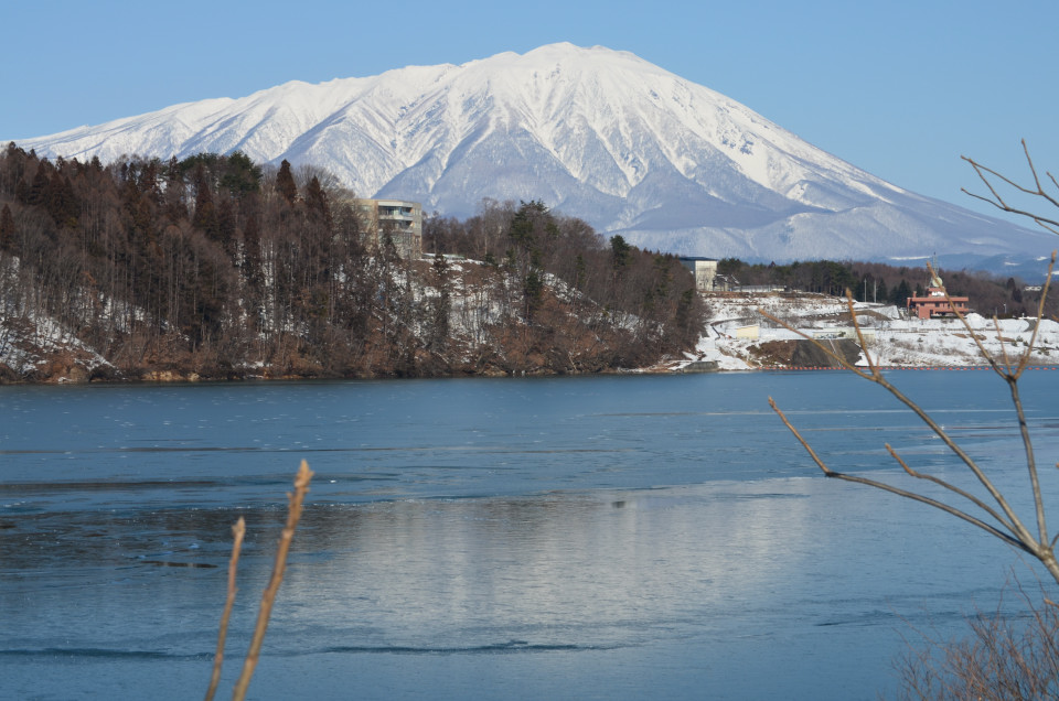 大好きな山々と御所湖・・_d0283357_0241521.jpg