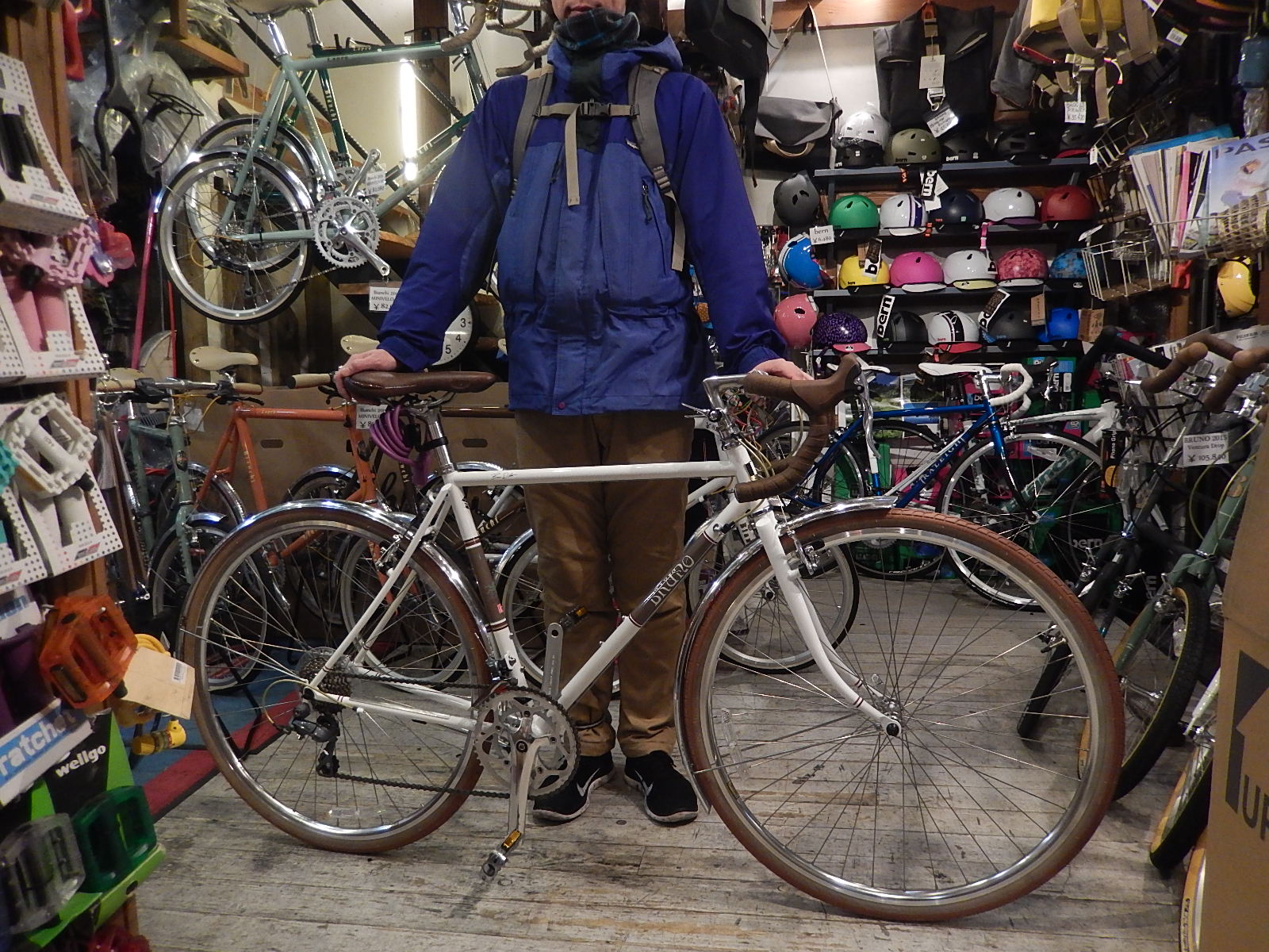 1月26日 渋谷 原宿 の自転車屋 FLAME bike前です_e0188759_185405.jpg