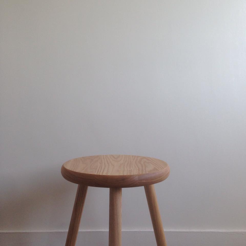 3本脚スツール Three legs stool_c0211761_22403493.jpg