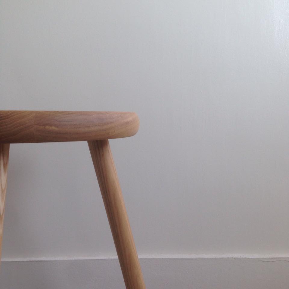 3本脚スツール Three legs stool_c0211761_22405286.jpg