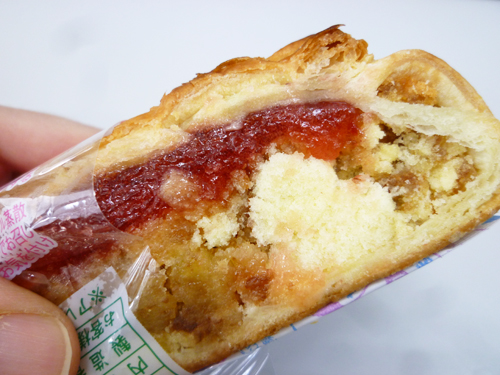 【菓子パン】しっとり いちごのケーキ@ヤマザキ_c0152767_22405923.jpg