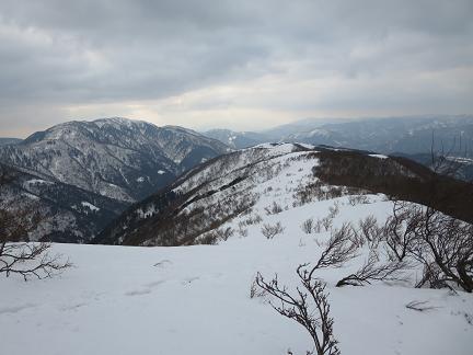 三十三間山　　県境は気持ち良い雪原尾根_f0302771_16141457.jpg