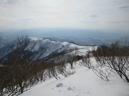 三十三間山　　県境は気持ち良い雪原尾根_f0302771_16155375.jpg