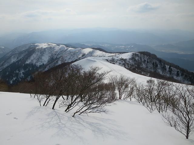 三十三間山　　県境は気持ち良い雪原尾根_f0302771_1631176.jpg