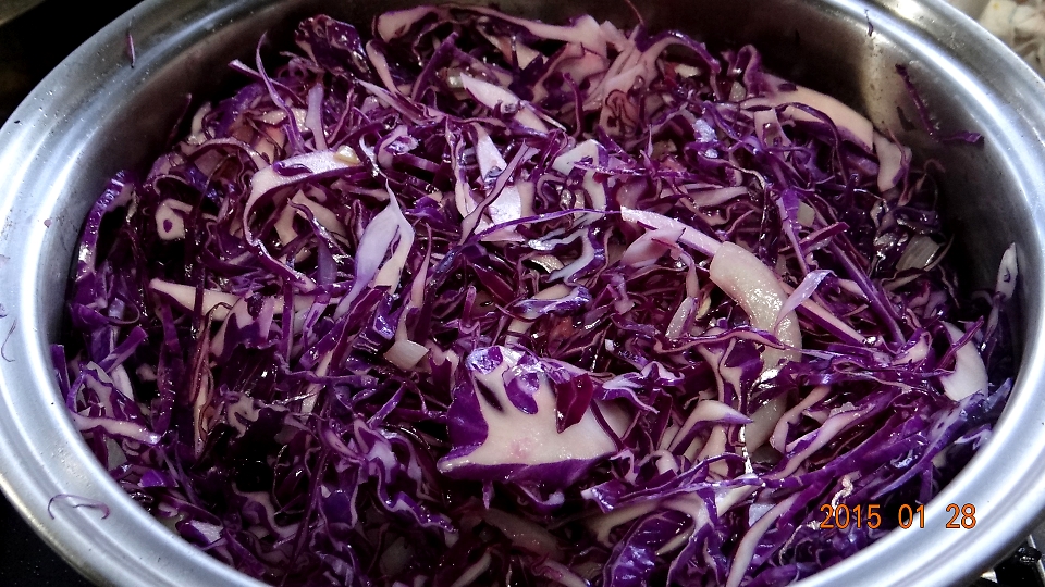 たまには料理の話もしよう（1） … 赤キャベツ（Rotkohl）を調理するの巻_d0103632_2285715.jpg