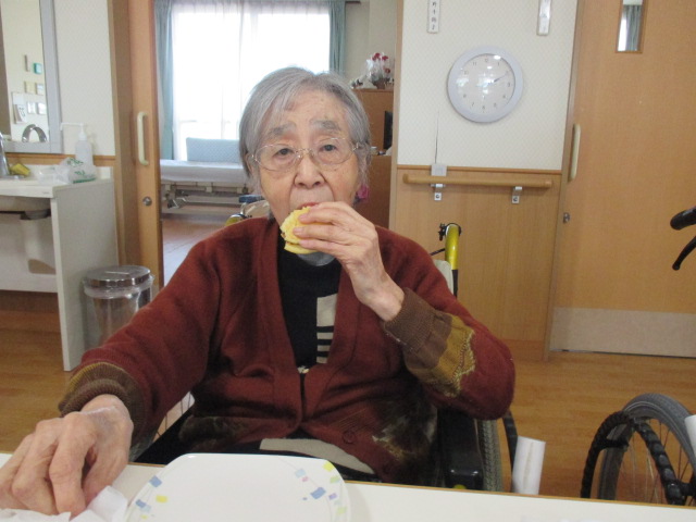 「おやつレク ~新年を迎えて~」_e0191174_113665.jpg