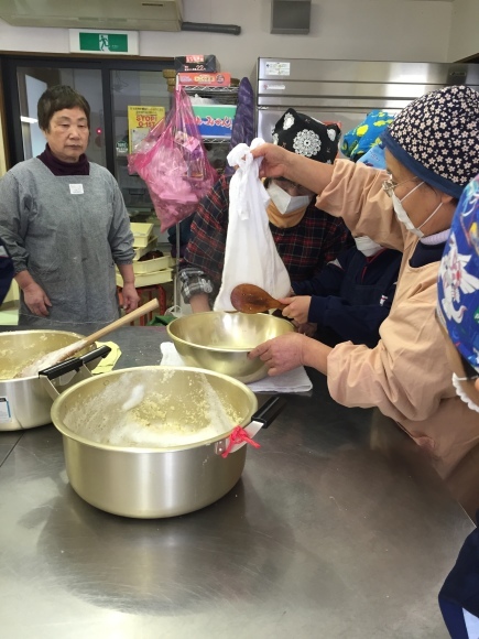 『大豆の加工の体験してみたよ!!』南中山小学校3年生の皆さん_e0061225_16252695.jpg