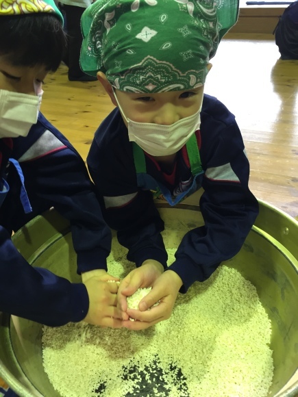 『大豆の加工の体験してみたよ!!』南中山小学校3年生の皆さん_e0061225_16280503.jpg