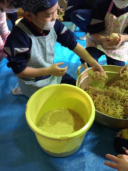 『大豆の加工の体験してみたよ!!』南中山小学校3年生の皆さん_e0061225_16391881.jpg