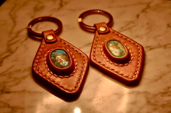 leather key holder_b0172633_2222248.jpg