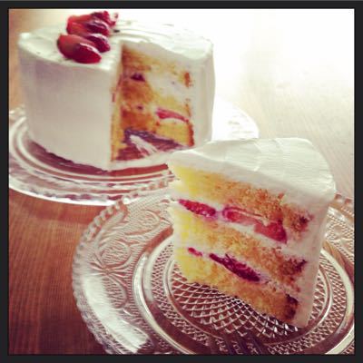 今日のおやつは苺のショートケーキ_b0065587_17361262.jpg