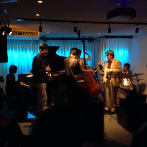 Jazzlive comin 広島 本日土曜日のライブ！_b0115606_11400766.jpg
