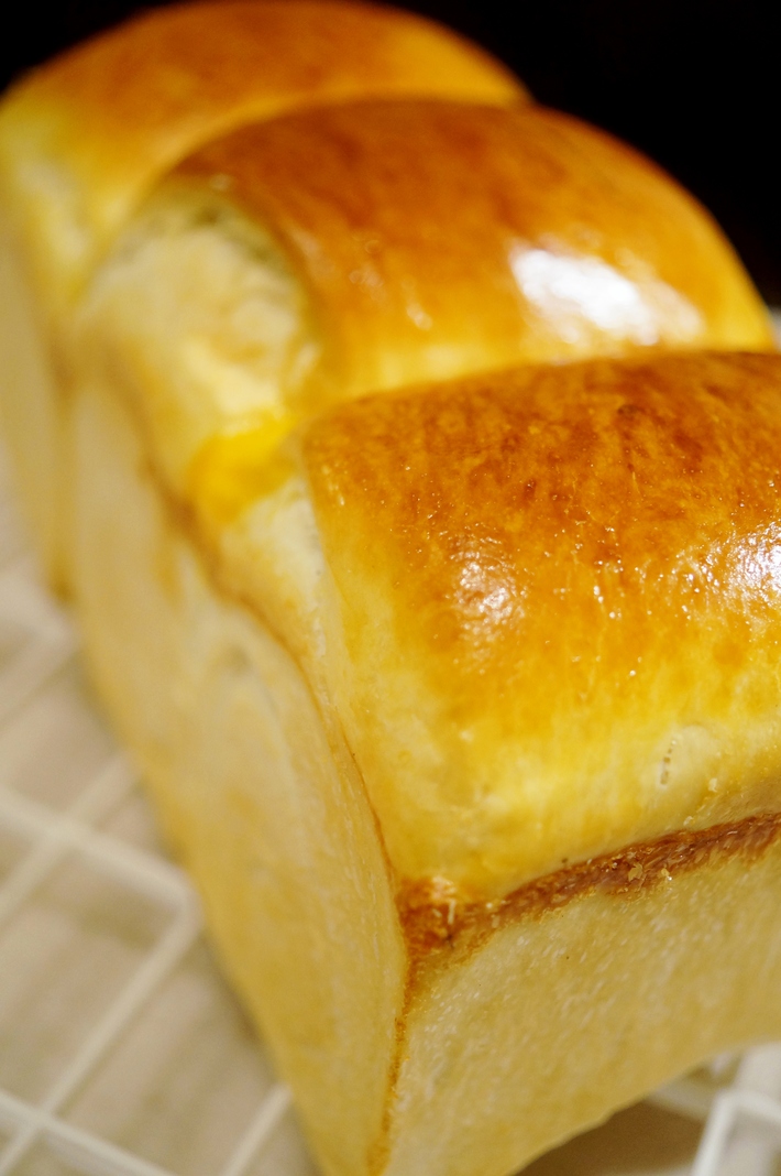 【自家製山食パン　捏ねは餅突き機使用】です♪_b0033423_175256.jpg