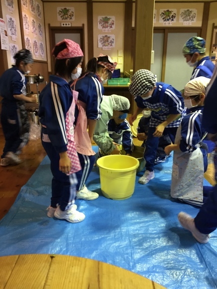 『大豆の加工してみたよ!!』服間小学校3年生の皆さん_e0061225_13062663.jpg